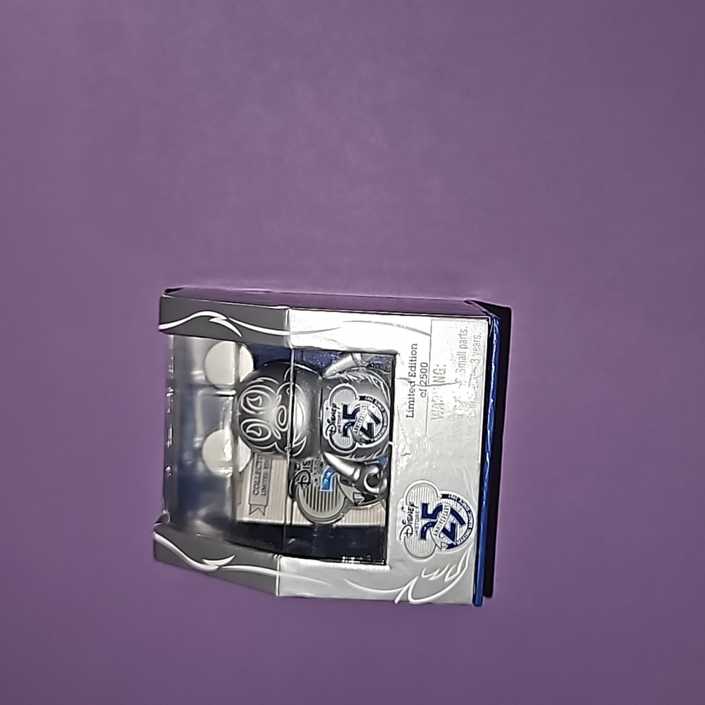 Disney Store 25th Anniversary Limited Edition pin and figurine